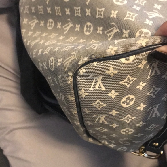 Louis Vuitton - Picture 2 of 6